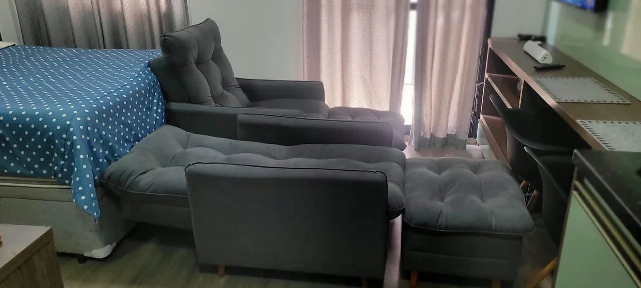 POLTRONAS E PUFFS NOVOS - Foto 3
