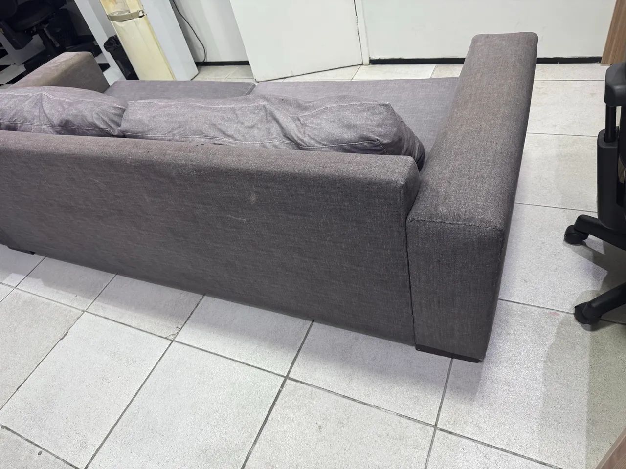 Sofá de três lugares 