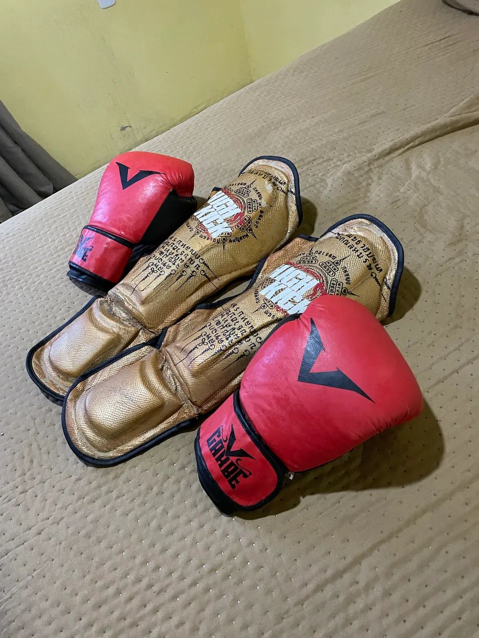 Kit de luva e caneleira de Muay Thai - Foto 4