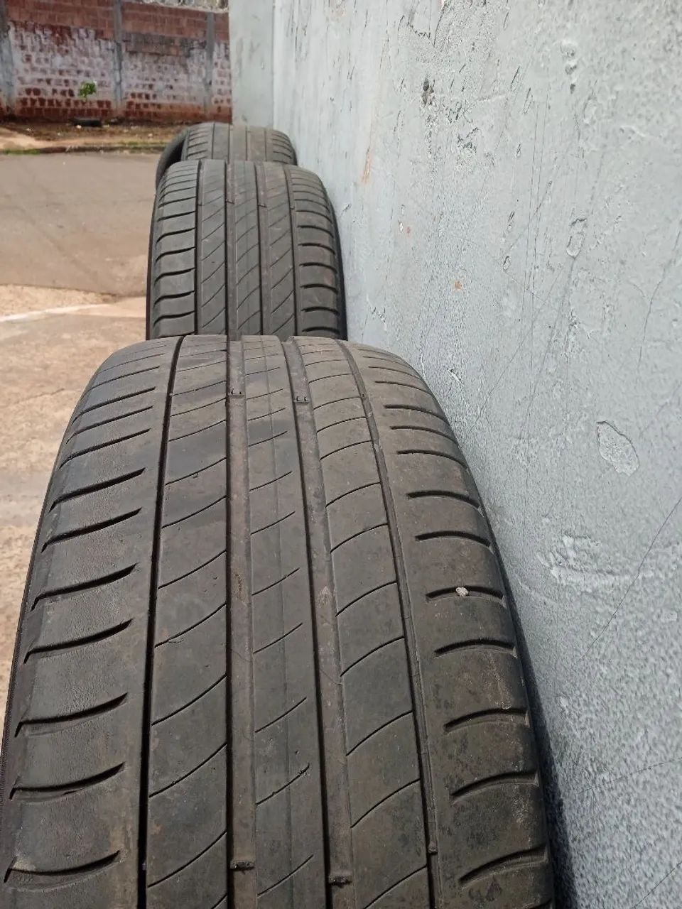Vendo roda aro 17 mutifuros  - Foto 3