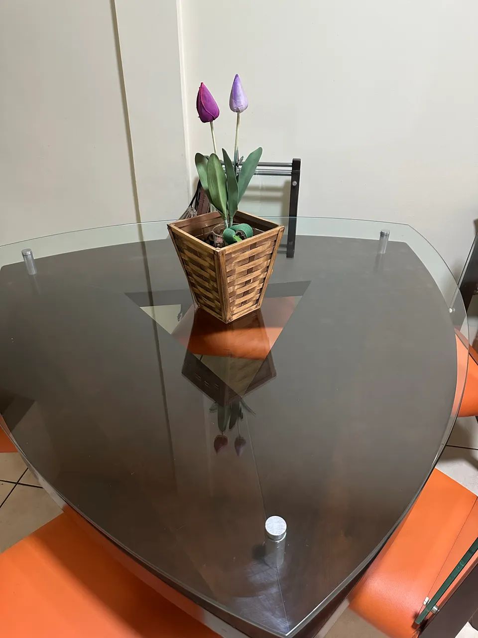 Mesa com tampo de vidro
