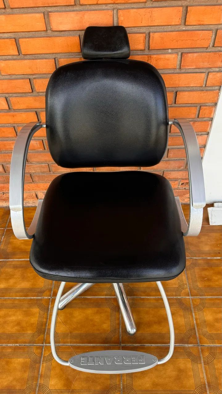 Vende-se cadeira de Barbeiro FERRANTE - Foto 3