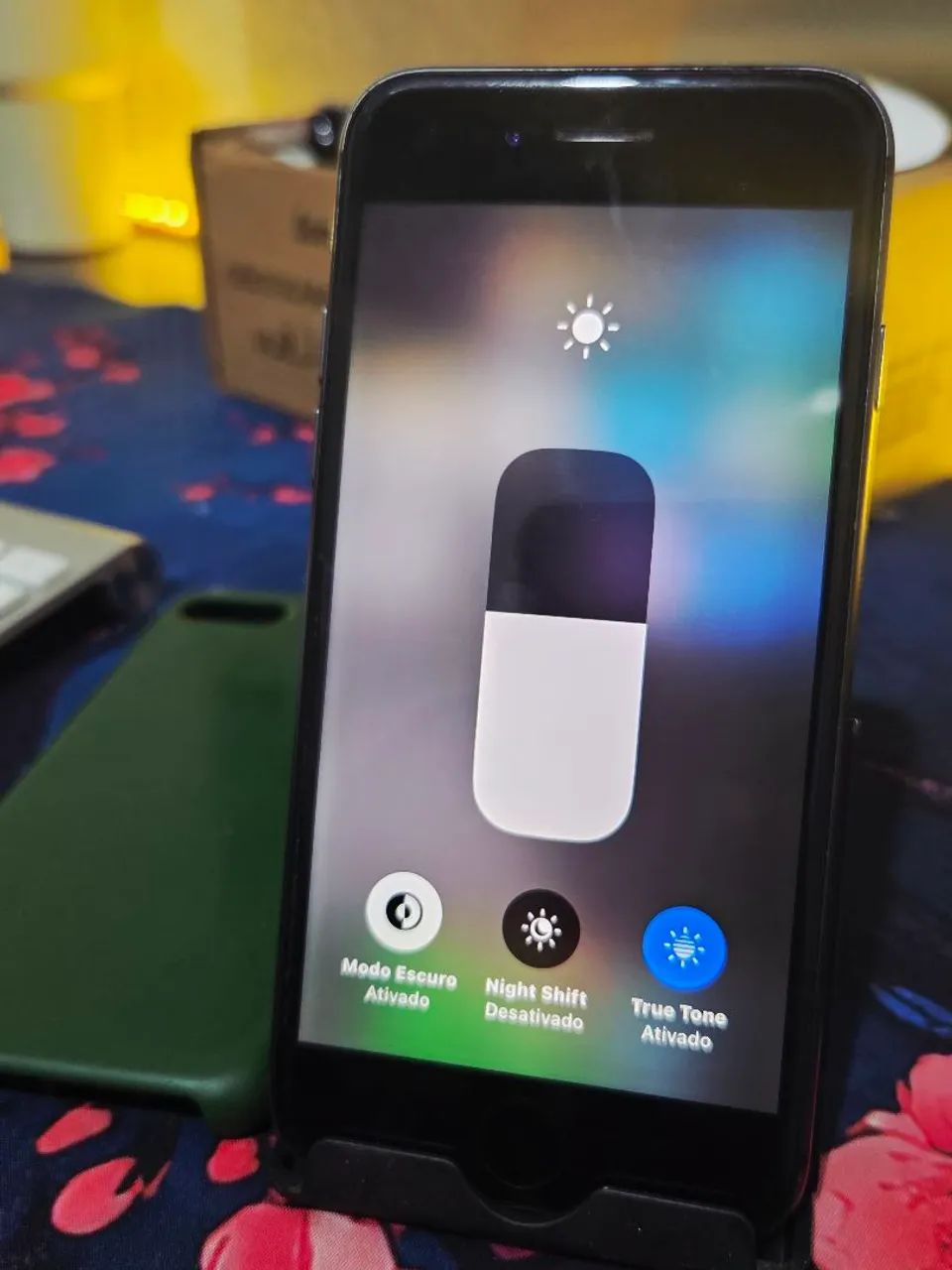Iphone 8 64gb Caregador e Capinha - Foto 4