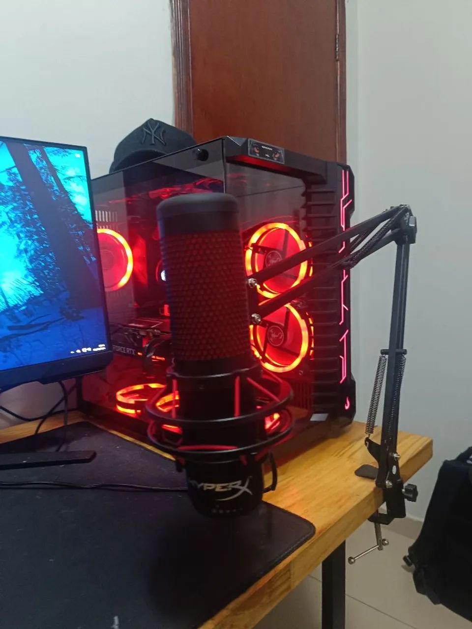 Kit Gamer Microfone HyperX QuadCast Red + Braço Articulado + Suporte de Mesa - Foto 5
