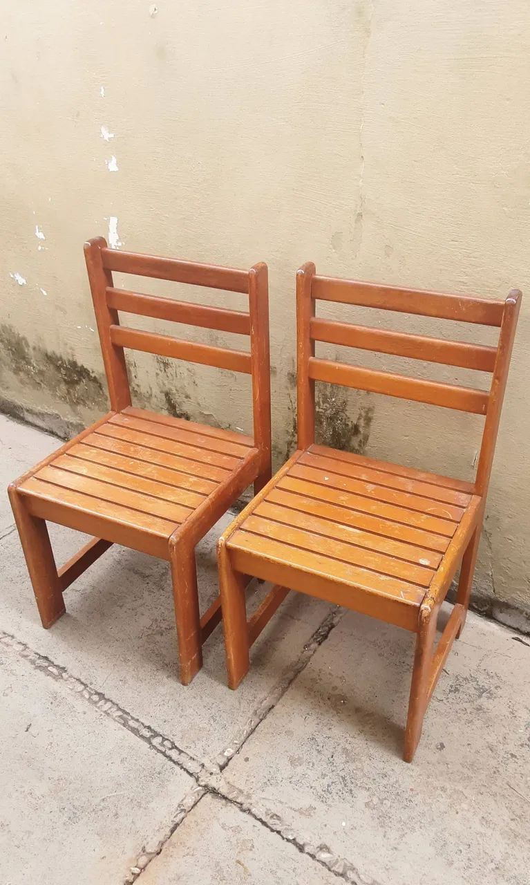 Cadeiras de madeira