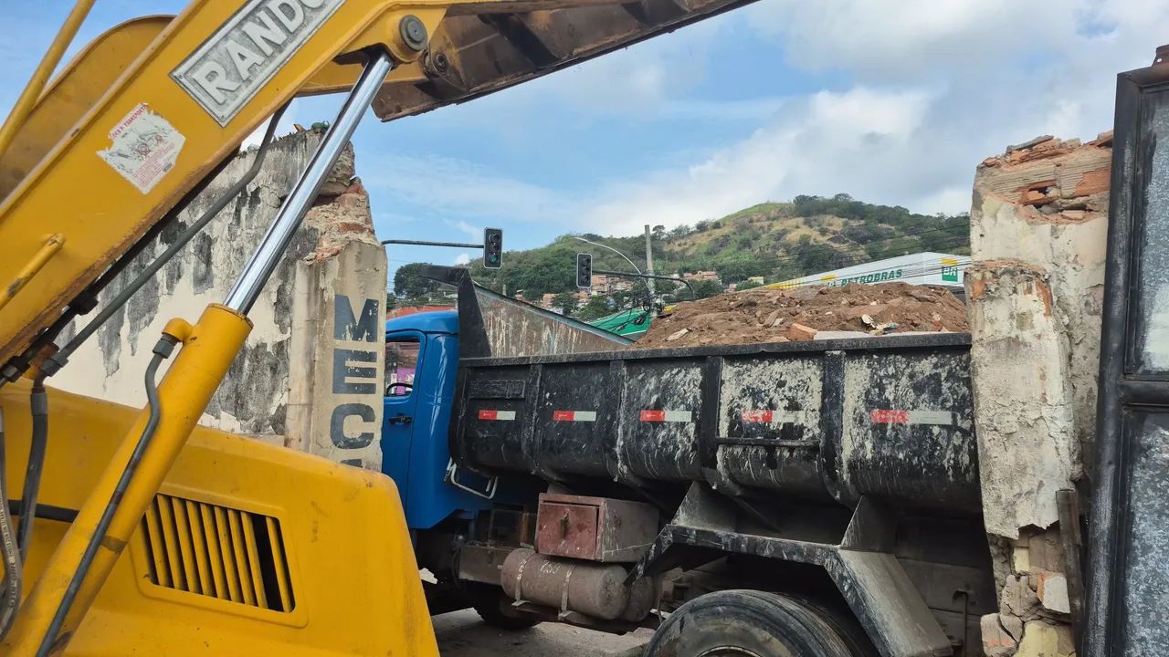Remoção de entulho com caminhão  - Foto 4