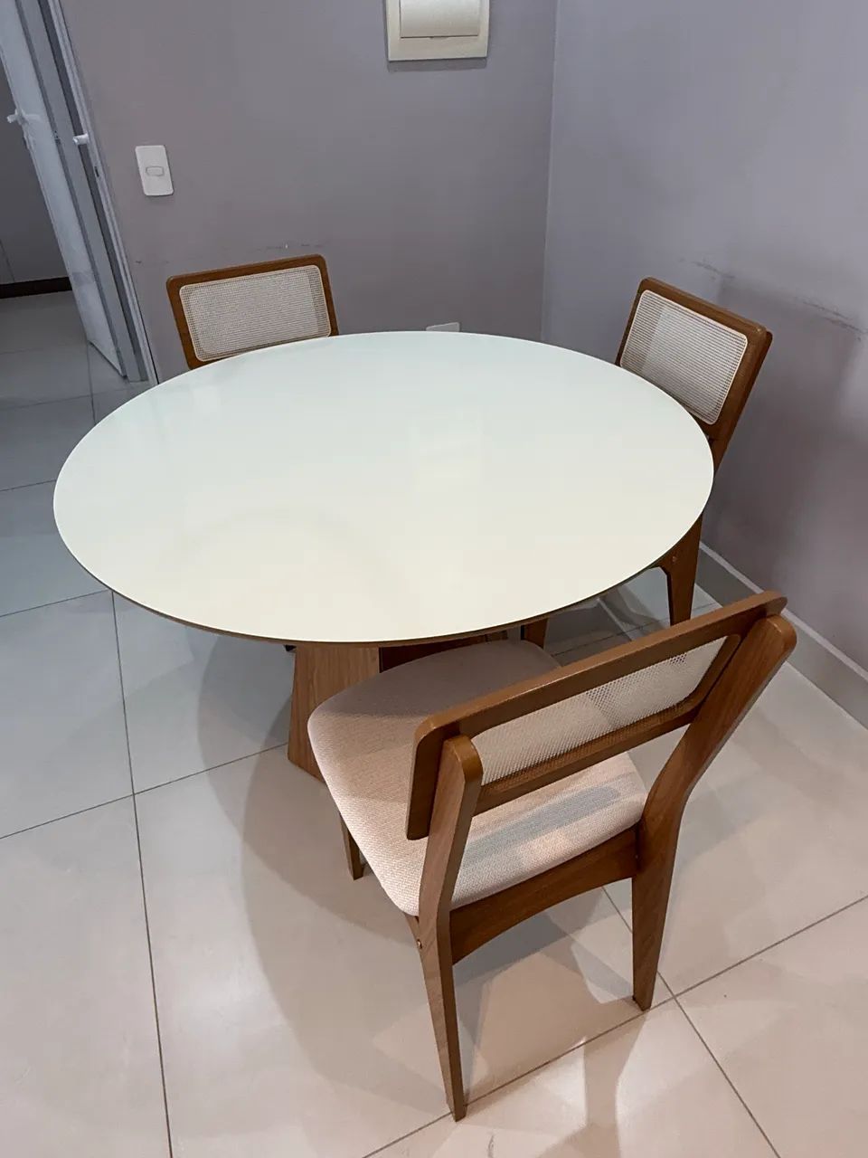 Venda Urgente : Mesa de jantar?