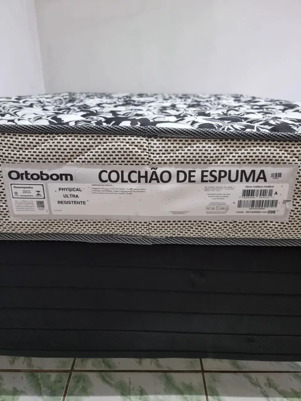 Cama casal completa, Base e colchão Ortobom (NOVA). - Foto 2