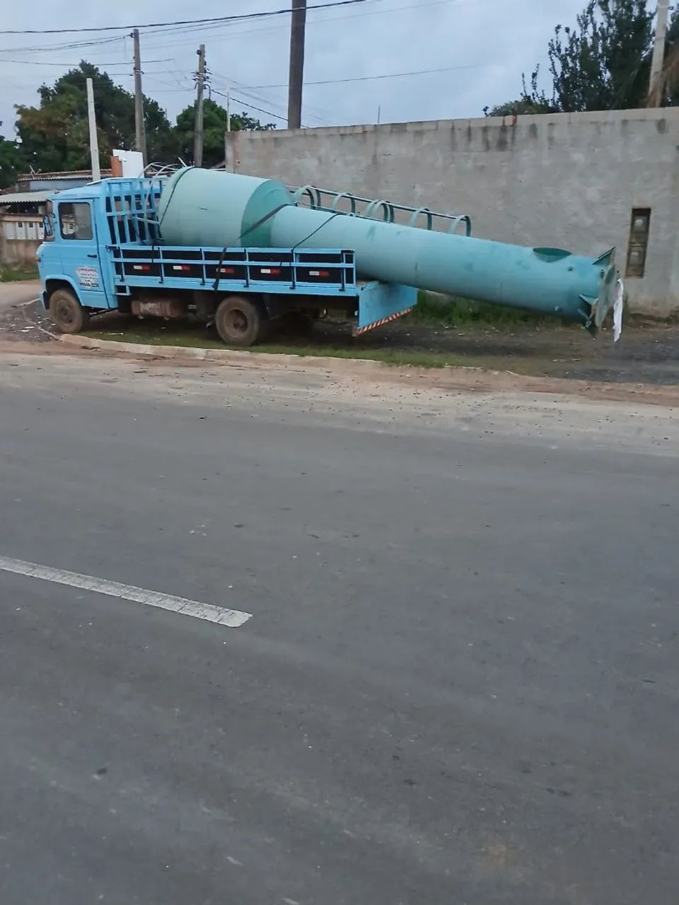 Bowl-shaped water tank