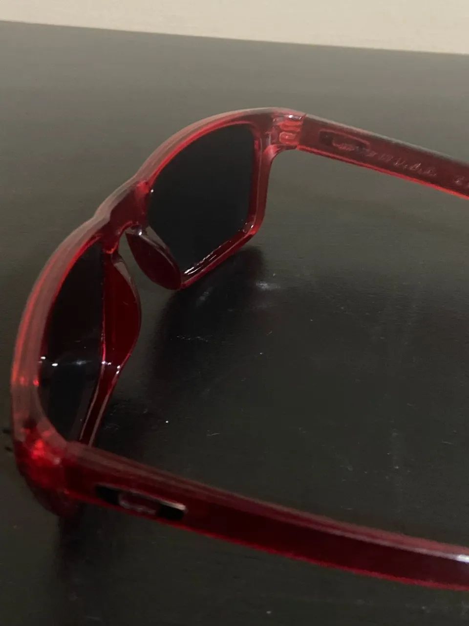 Óculos Oakley com case em excelente estado. - Foto 3