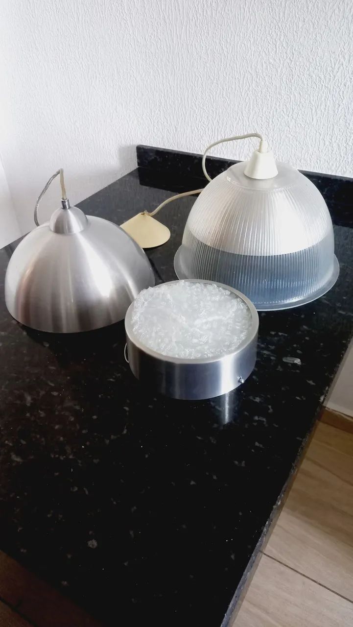 3 Pendentes