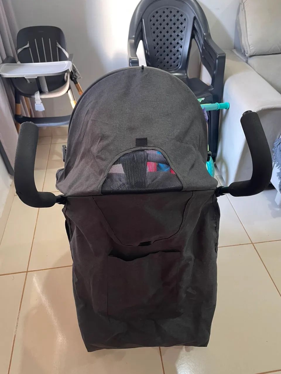 Carrinho de bebê preto