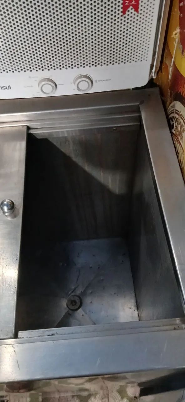 Freezer de inox.