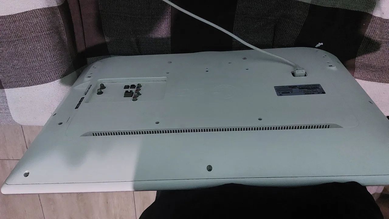 TV LG 32 polegadas branca (conserto ou peças) - Foto 3