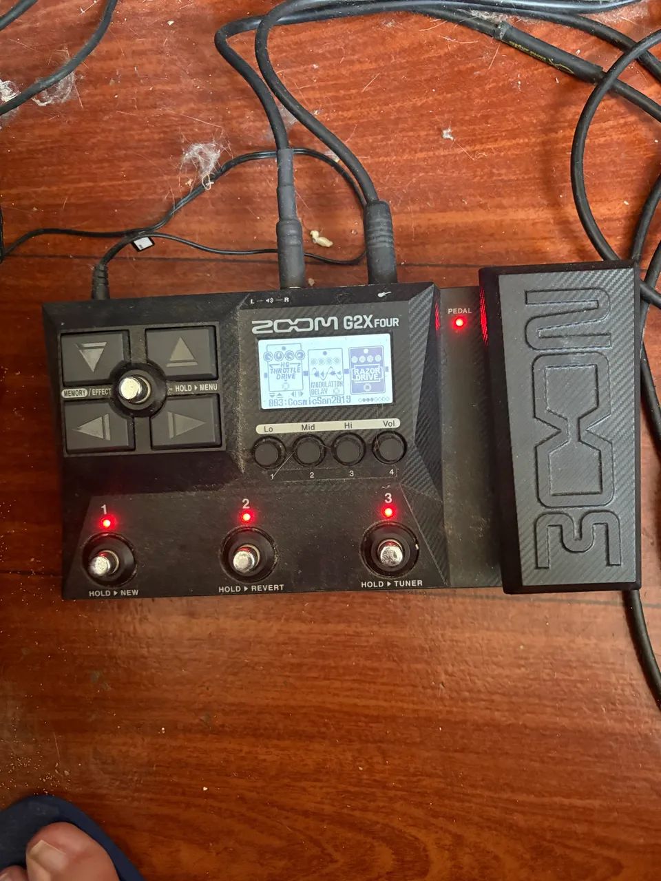 Zoom G2XFour toda ok com caixa e fonte original - Instrumentos