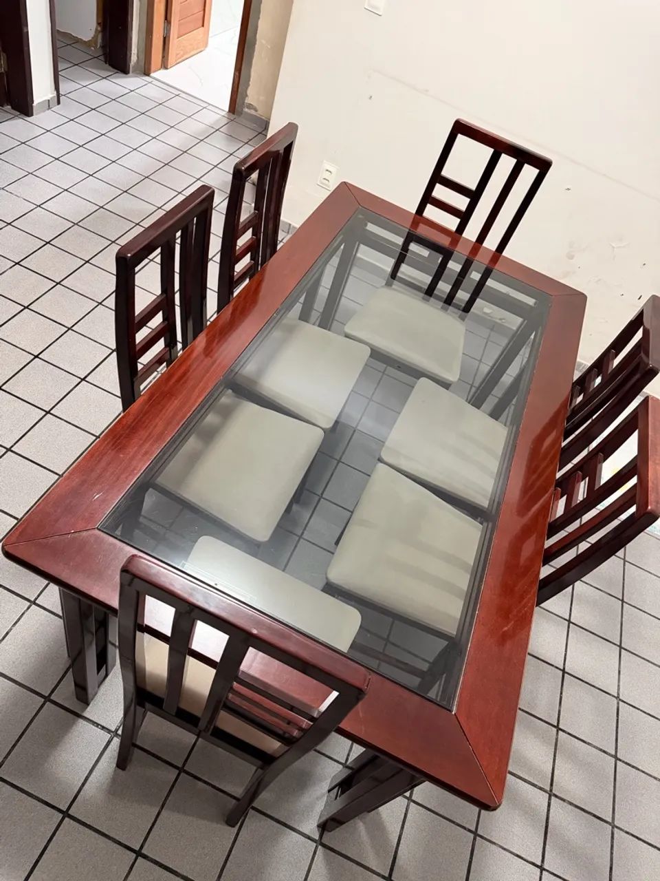 Mesa de Jantar + Cadeiras e Espelho 