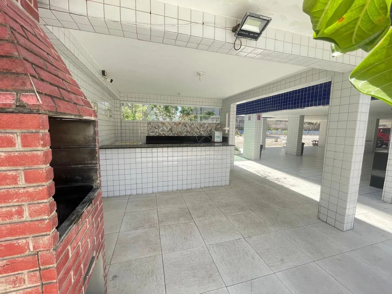 CLÁSSICO APARTAMENTO AMPLO E NASCENTE PRÓXIMO À PRAIA - Foto 2