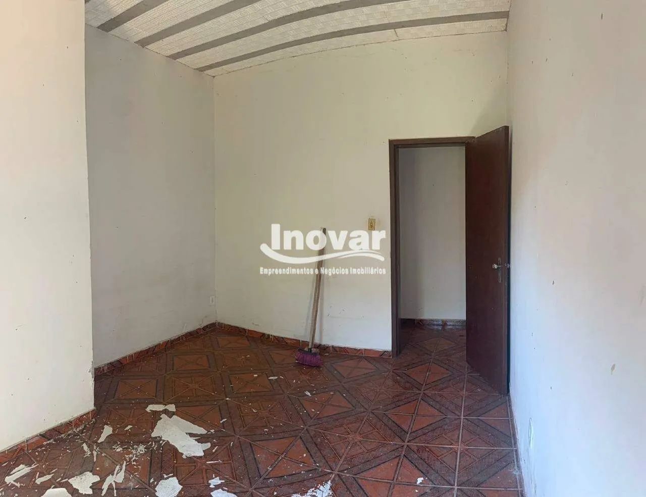 Casa com 2 quartos com 1 suíte e 3 vagas de garagem no bairro Ermelinda - Foto 3