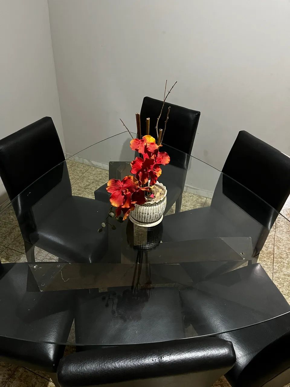 Mesa de jantar com tampo de vidro + 6 cadeiras - Foto 3
