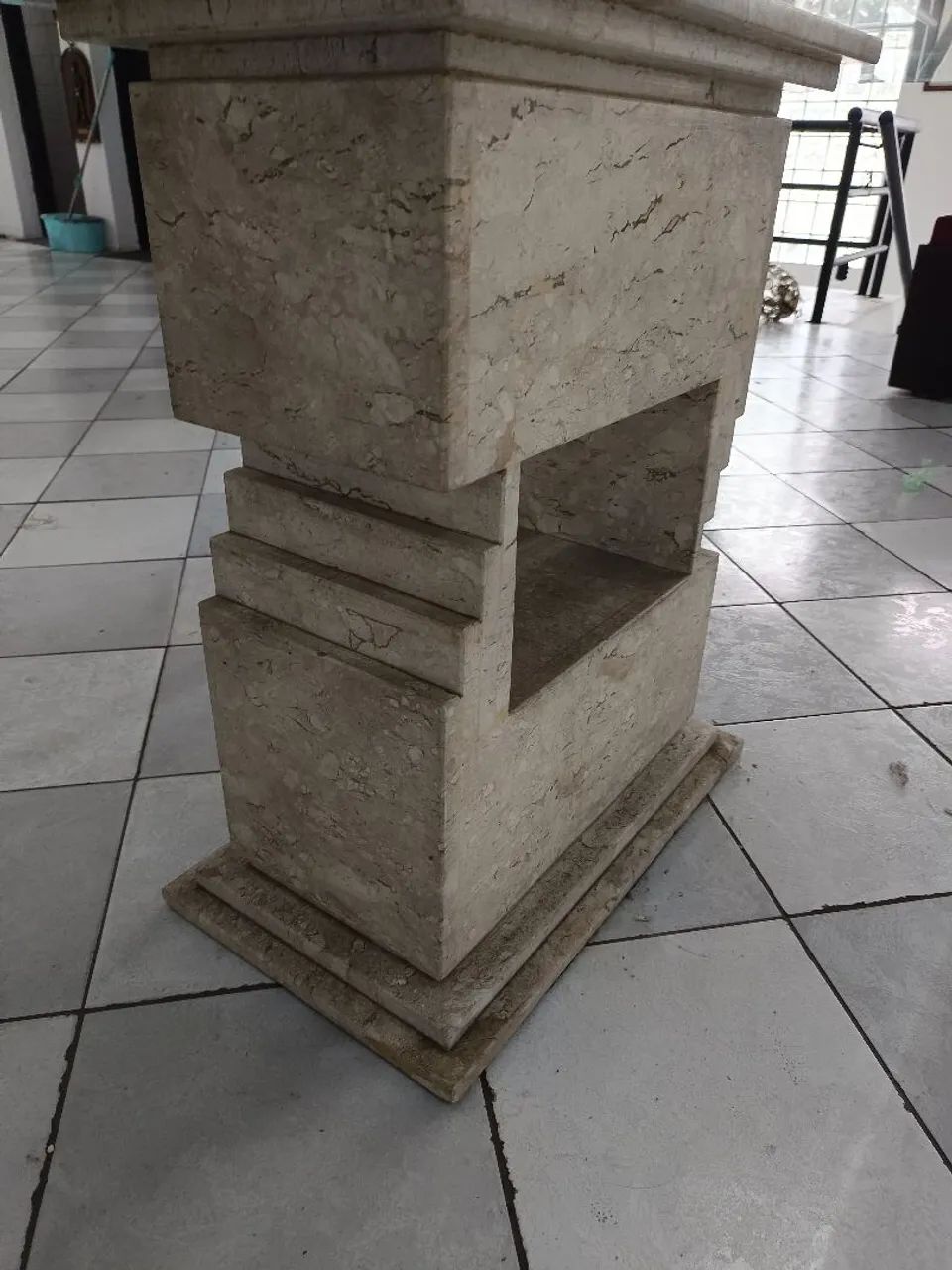 Mesa retangular com pé de mármore e vidro bisotado  - Foto 5