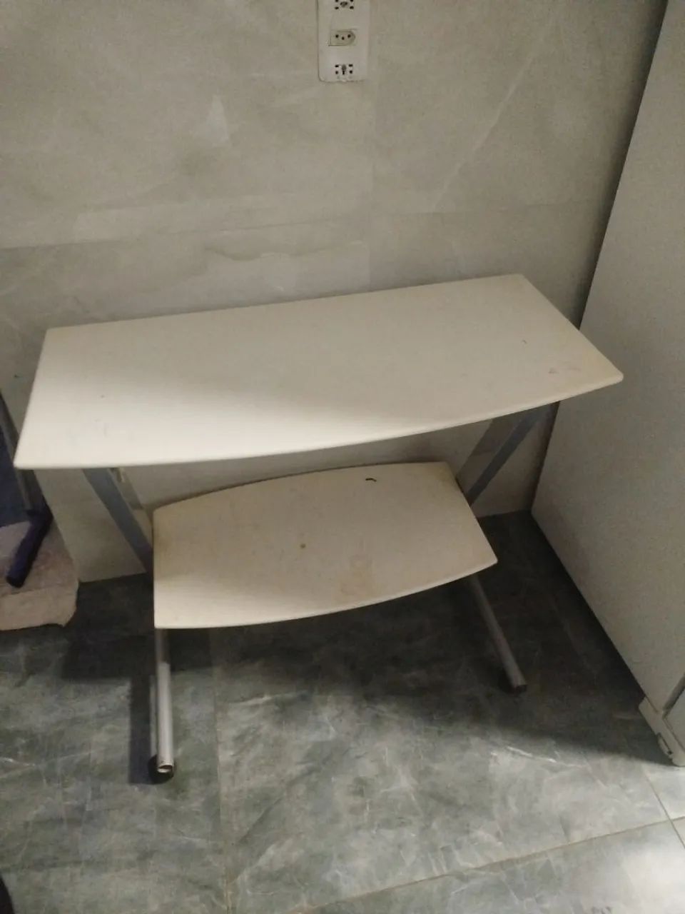 MESA DE COMPUTADOR COM RODINHAS  - Foto 2