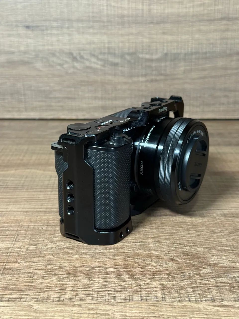 CÂMERA SONY ZVE10 + LENTE KIT 16-50mm - VENDER HOJE  - Foto 4