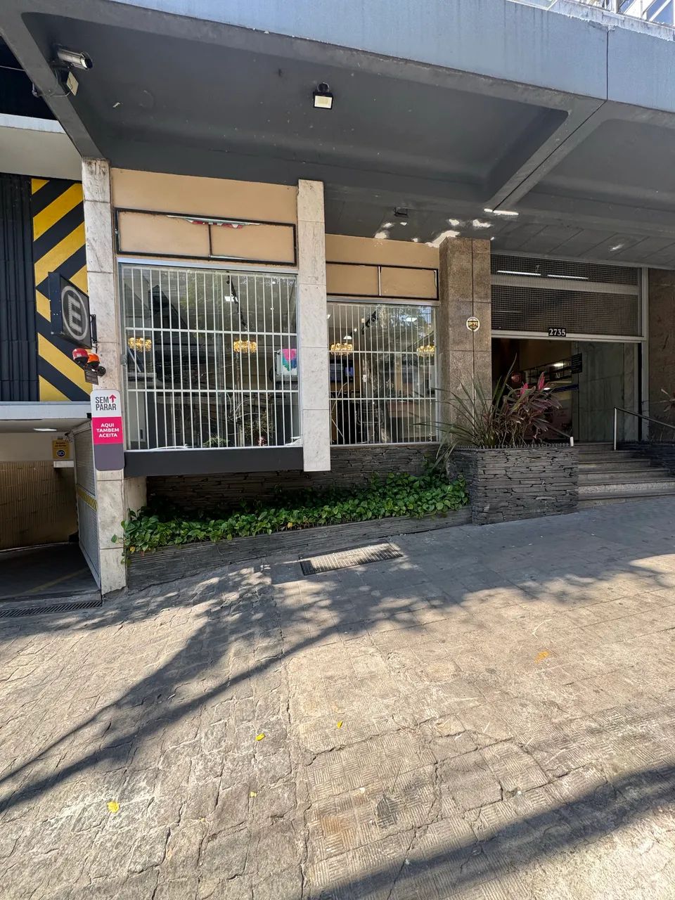 Vaga para manicure e Cabelereira 
