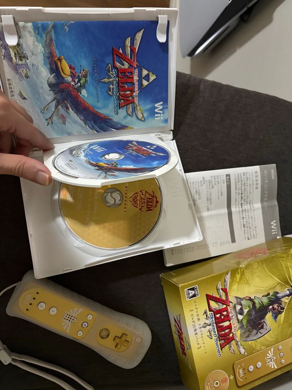 Zelda Skyward Sword Wii - colecionador completo com Wiimote Zelda Skyward Sword Wii - colecionador completo com Wiimote
