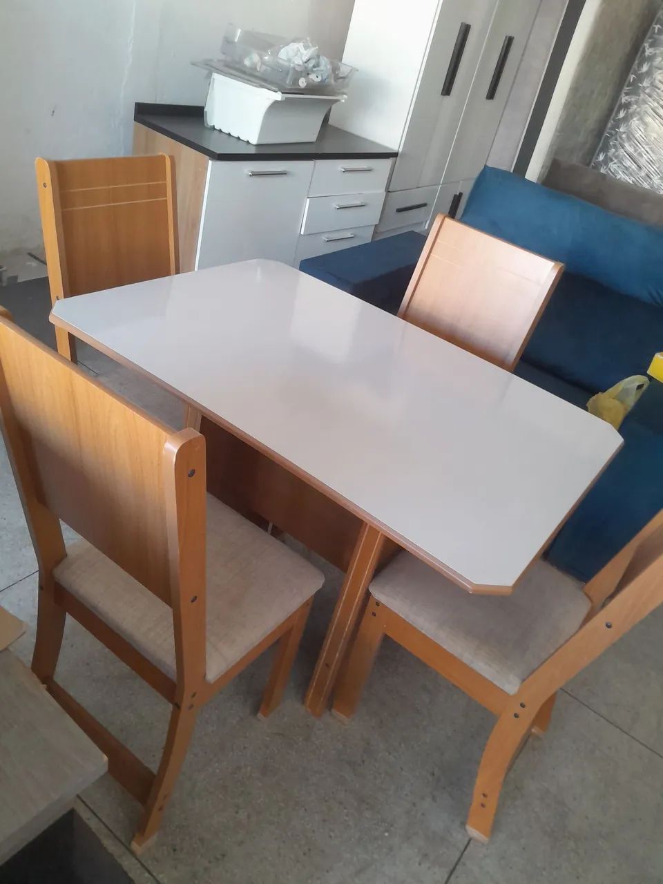 Mesa de jantar 4 cadeiras 