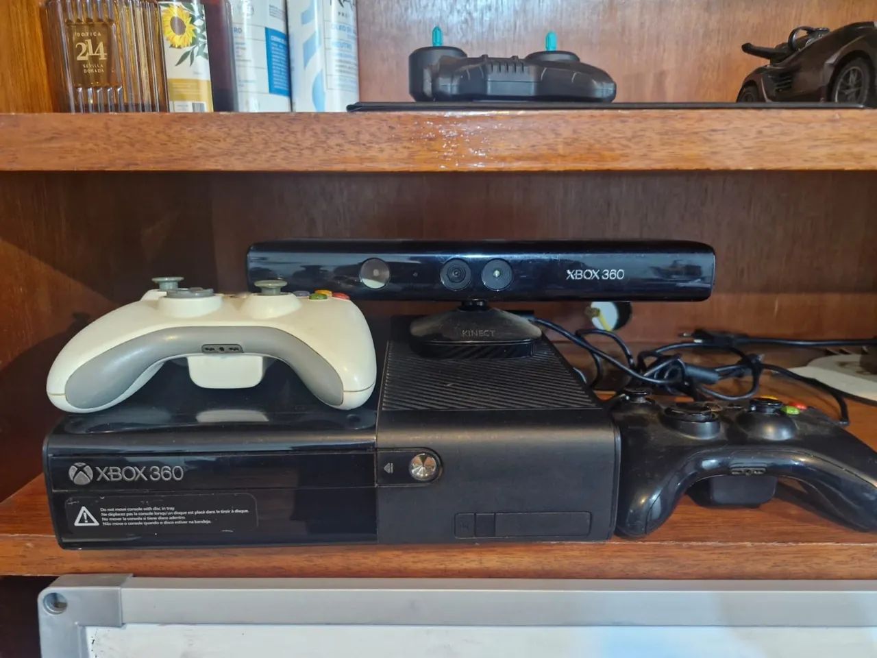 XBOX 360 com Kinect + 2 controles
