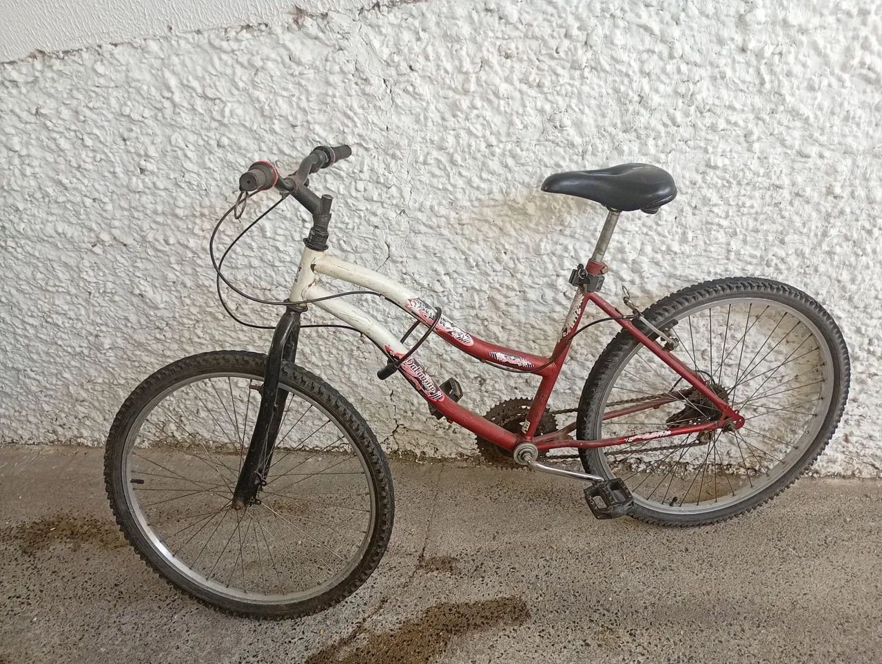 Bicicleta aro 26, tá andando e apenas o freio de trás 