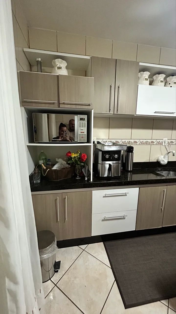 Vendo jogo de cozinha completo, com mármore. 
