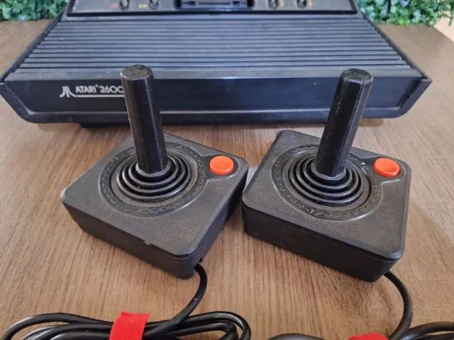 Atari com 2 controles funcionando certinho bem conservado - Foto 5