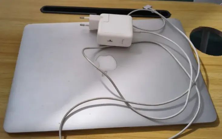 MacBook Air 13" (2017) - APENAS PARA PEÇAS (não funciona) - Foto 3