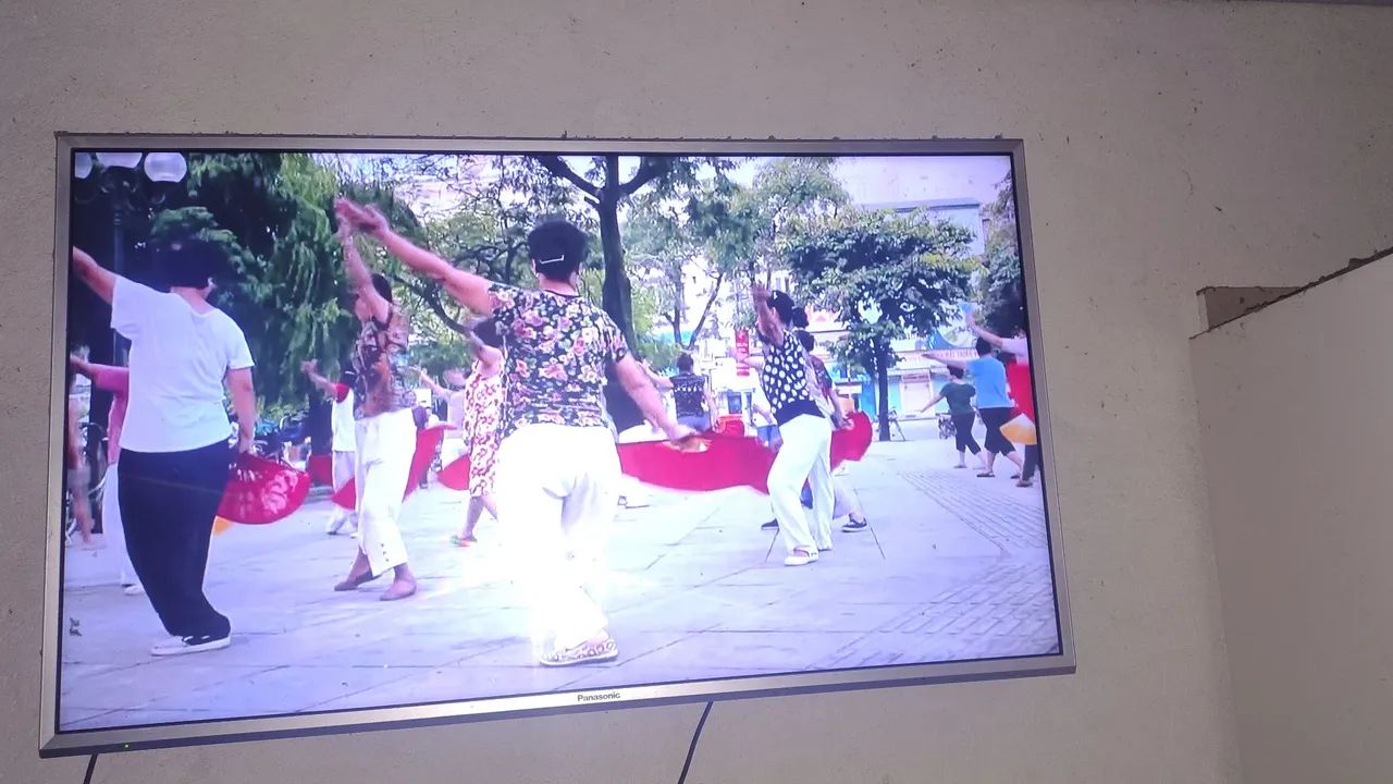 Vende-se uma TV de 43 polegadas Panasonic  - Foto 3