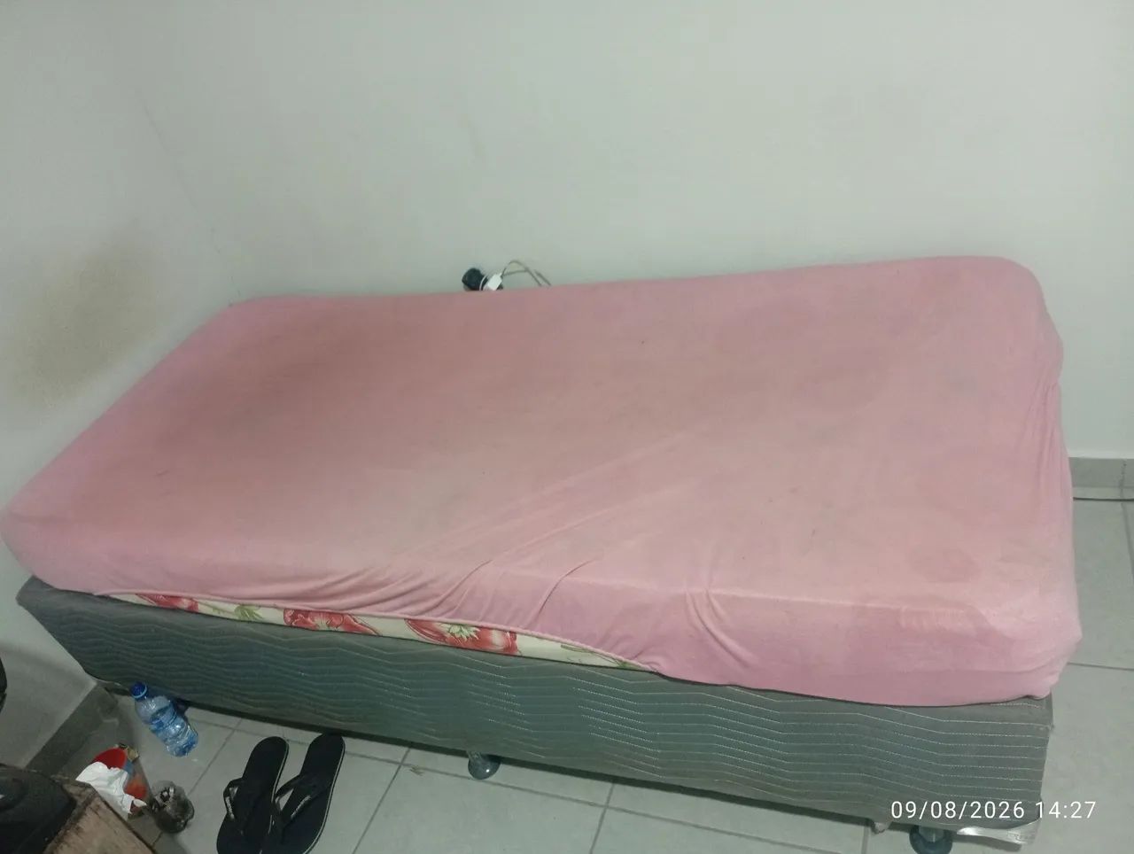 Vendo cama com colchão 