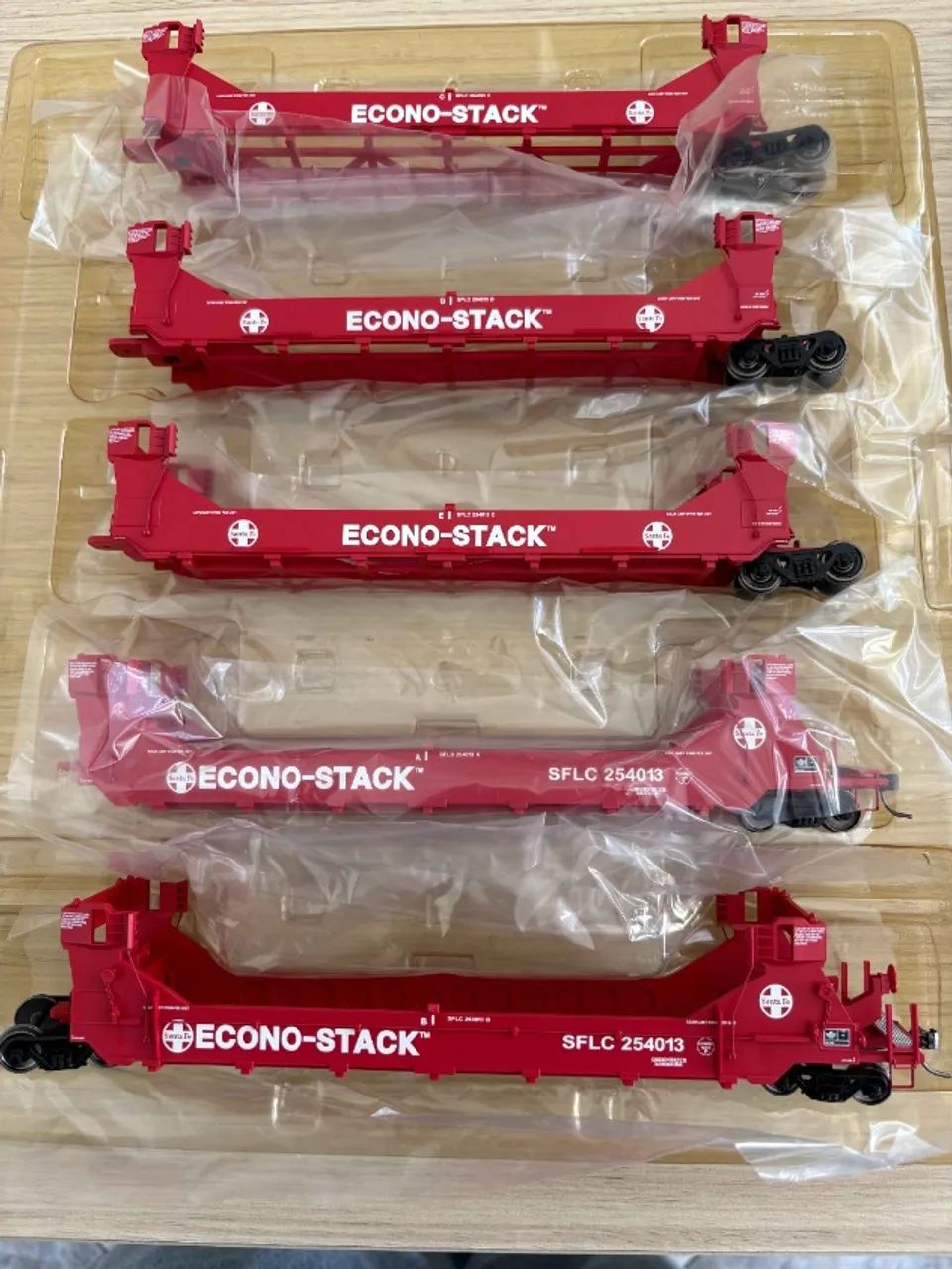 INTERMOUNTAIN HO GUNDERSON TWIN STACK 5 UNIT SET SANTA FE - Foto 3