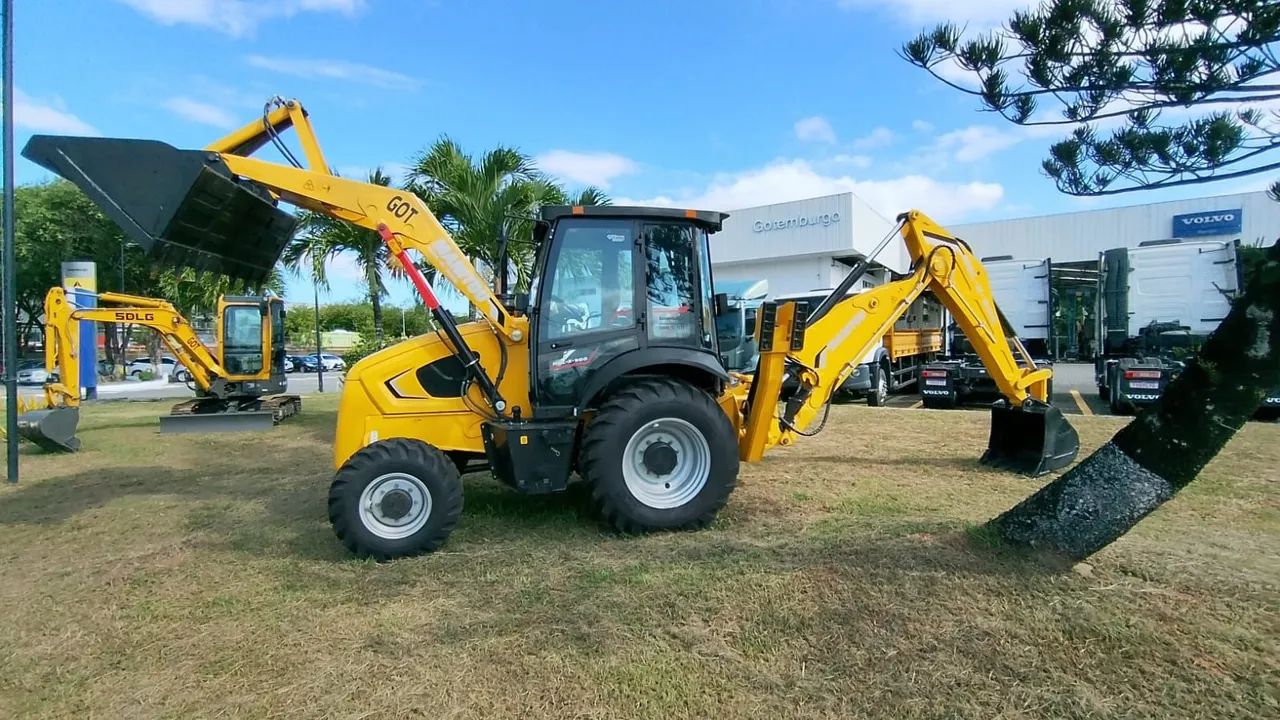 Retroescavadeira Manitou 2025