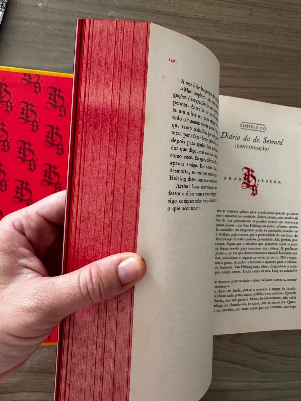 Livro capa dura Drácula de Bram Stroker darkside - Foto 3