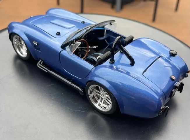 Shelby Cobra 428S escala 1:18 - Foto 5