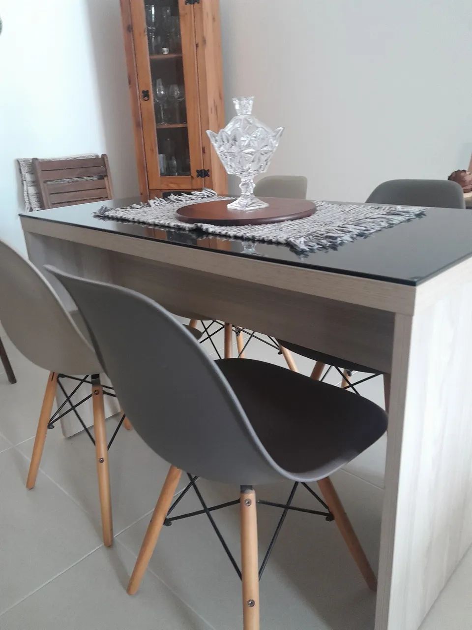 Vendo mesa com 4 cadeiras - Foto 3