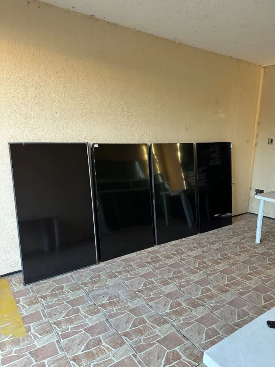LOTE COM 4 TVs DE 65? PARA RETIRADA DE PEÇAS - Foto 3
