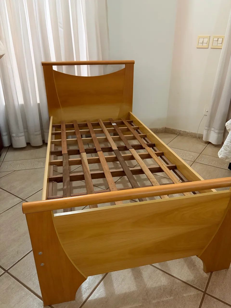 Cama de solteiro (madeira maciça) - Foto 2