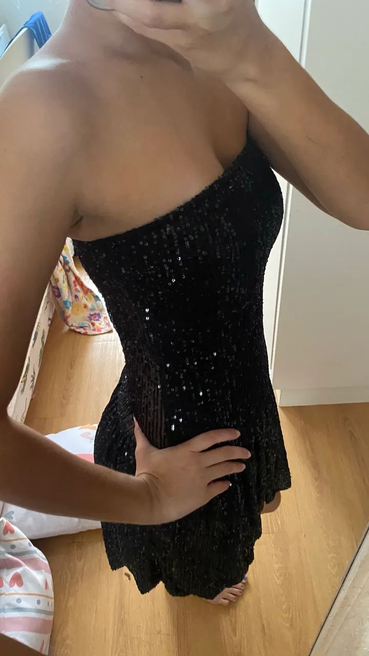 Vestido preto com paete 