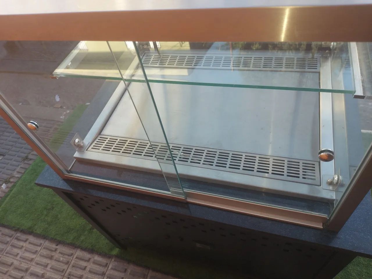 Vitine refrigerada balcao 220 vts  - Foto 3