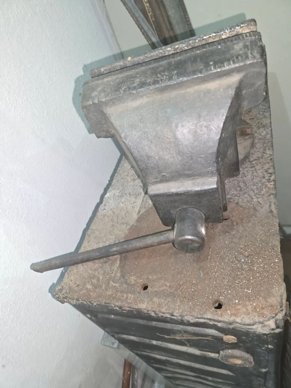 Torno de Bancada N°8, em ferro fundido e resistente  R$350,00 - Foto 3