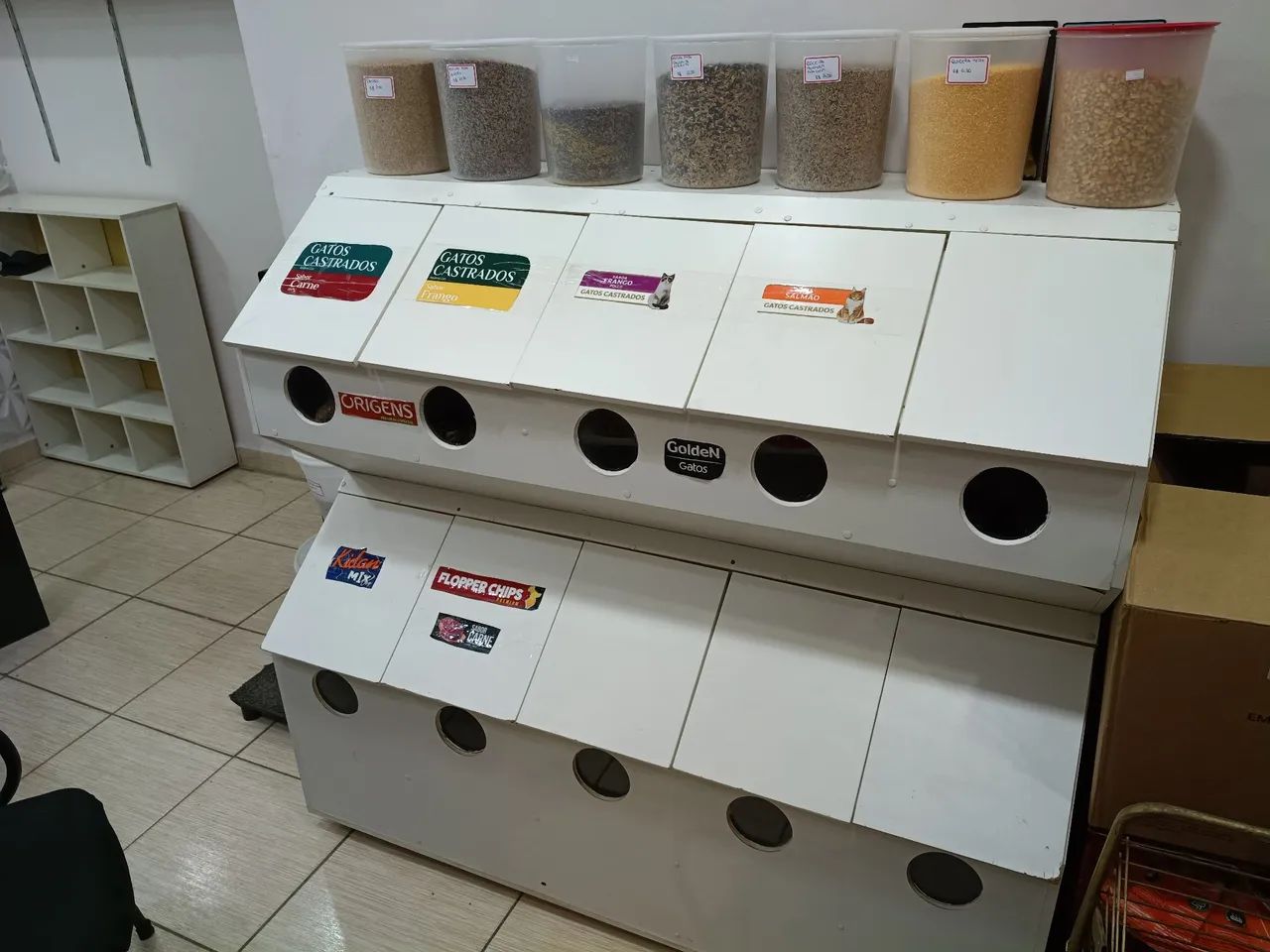 Cocho para ração / dispenser em madeira  - Foto 3