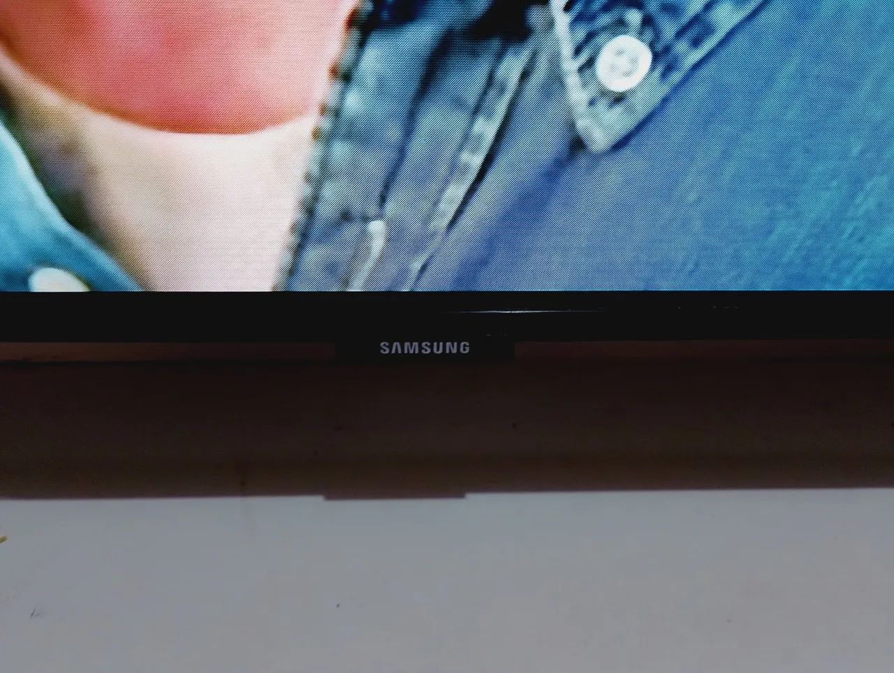 TV Samsung 43 Polegadas com listras na tela leia o anúncio baixei para vender logo - Foto 5