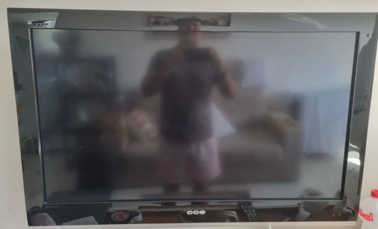 Vendo TV CCE 40" + Mi Stick TV (Smart) - Foto 2
