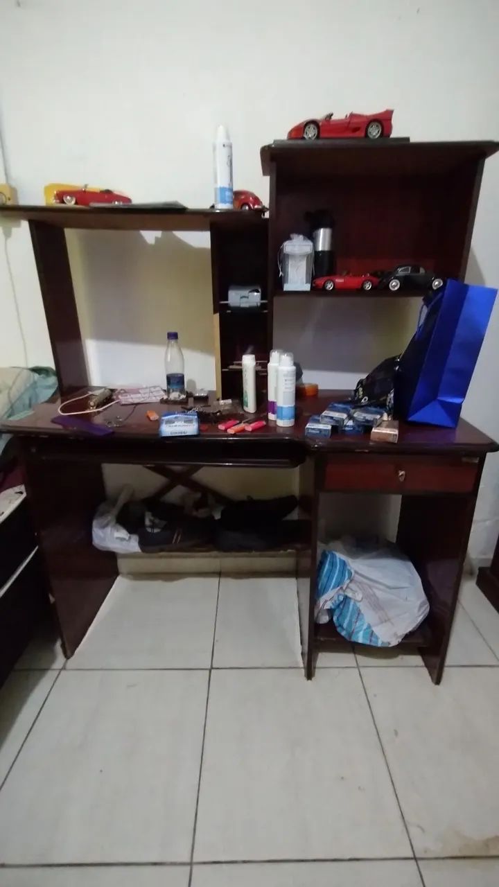 Escrivaninha pequena